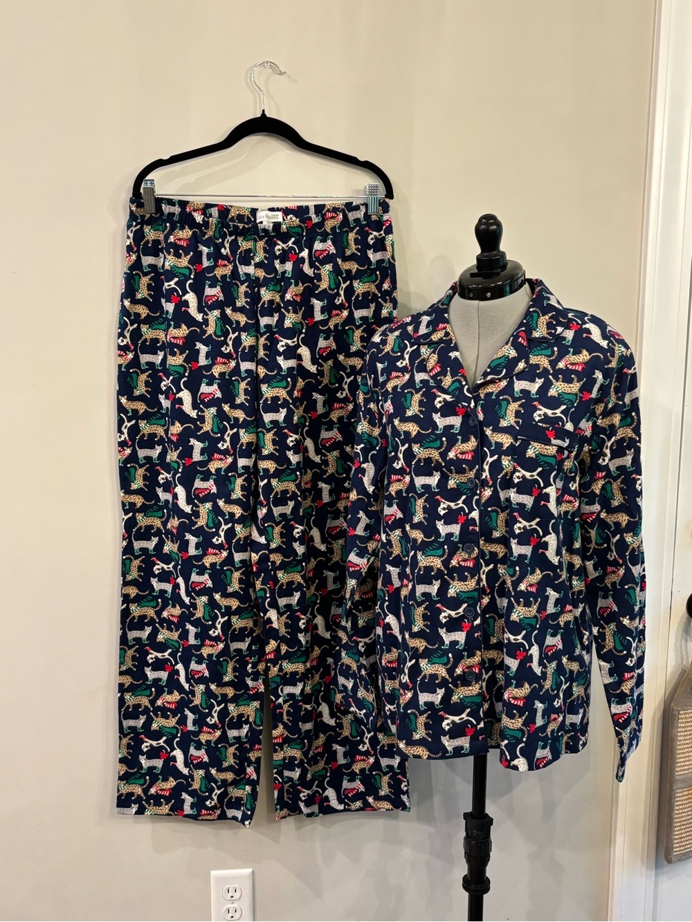 NWT Kim Rogers Cat Print Pajama Set Navy Blue 2 Pc Button Front Long Sleeve 0218